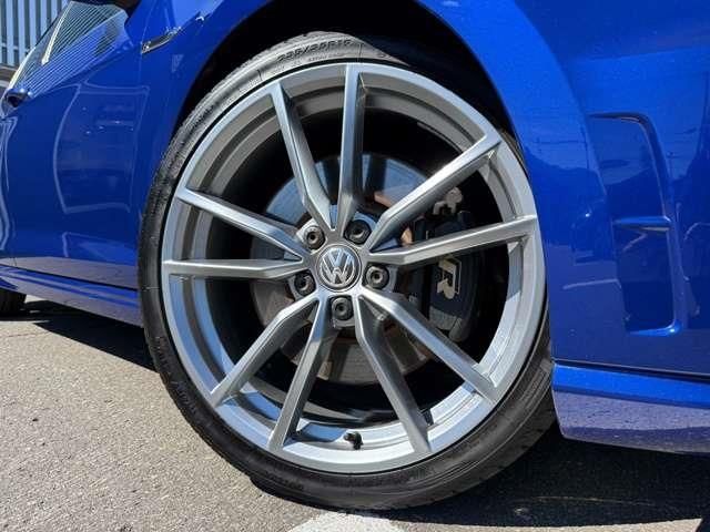 VOLKSWAGEN GOLF R VARIANT
