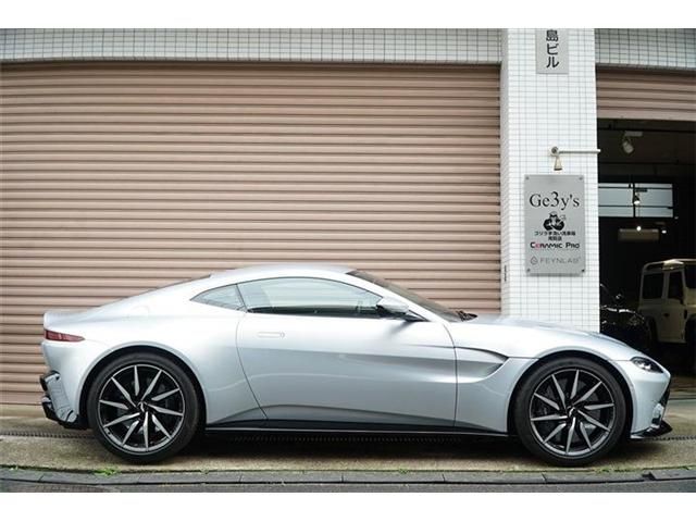 ASTON MARTIN ROADSTER