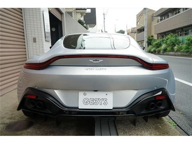 ASTON MARTIN ROADSTER