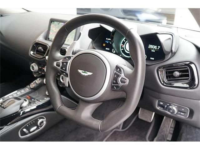 ASTON MARTIN ROADSTER