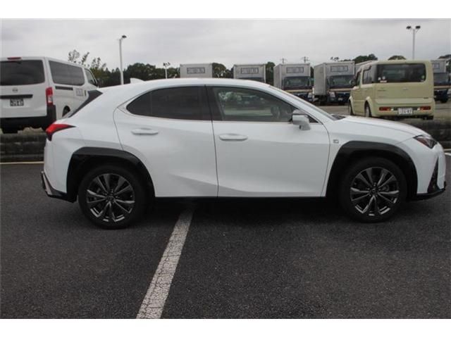 LEXUS UX200