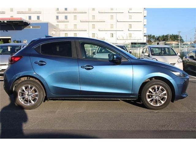 MAZDA2