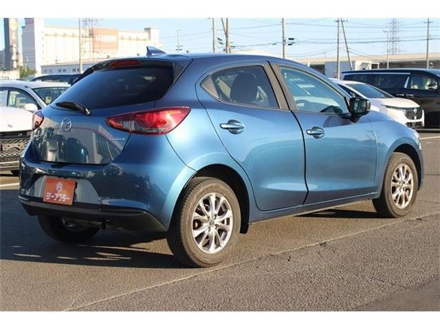 MAZDA2