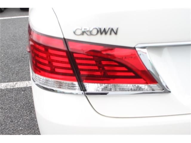 CROWN sedan hybrid