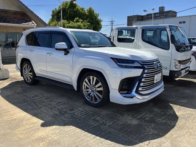LEXUS LX600