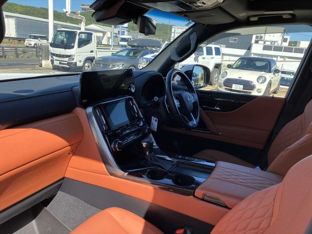 LEXUS LX600