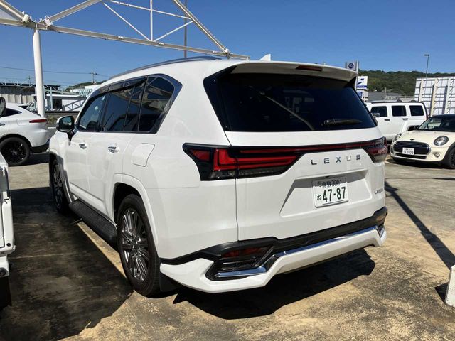 LEXUS LX600