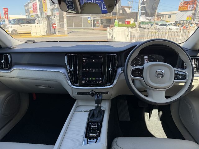 VOLVO V60 CROSS COUNTRY