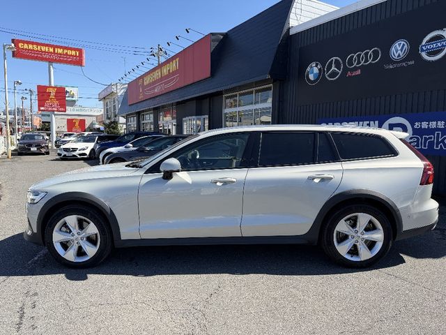VOLVO V60 CROSS COUNTRY