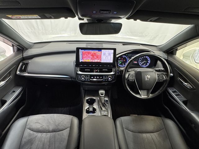 CROWN sedan hybrid 4WD