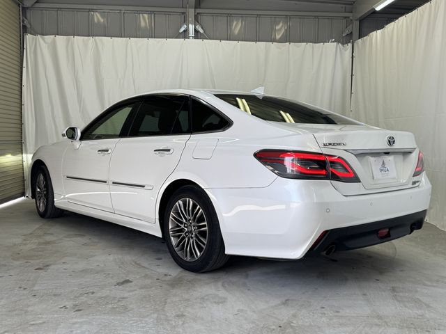 CROWN sedan hybrid 4WD