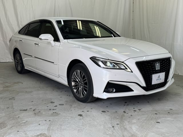 CROWN sedan hybrid 4WD
