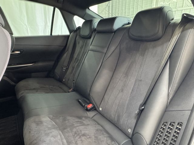 CROWN sedan hybrid 4WD