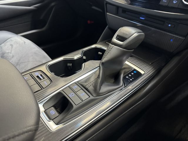 CROWN sedan hybrid 4WD