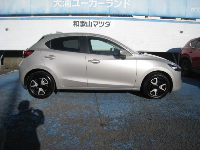 MAZDA2