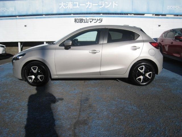 MAZDA2