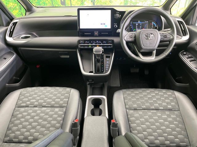 VOXY HYBRID 4WD