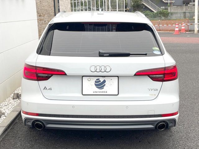 AUDI A4 AVANT