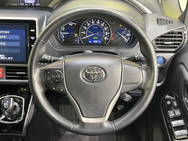 VOXY HYBRID