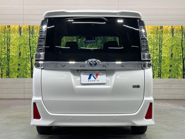 VOXY HYBRID