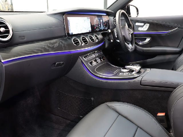 MERCEDES BENZ E class sedan