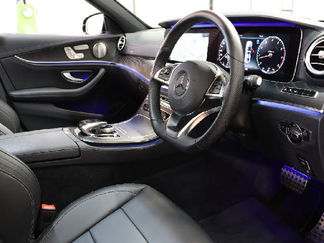 MERCEDES BENZ E class sedan