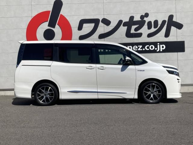 VOXY HYBRID