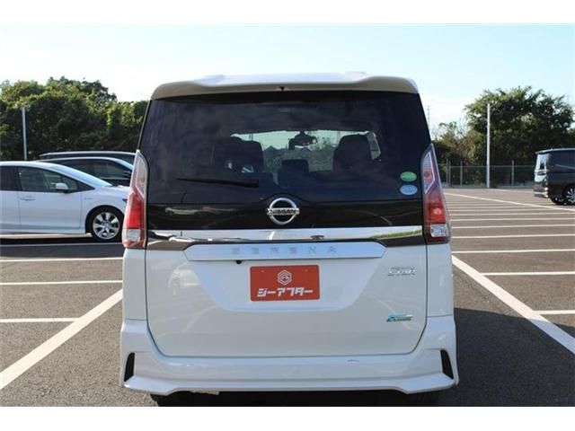 SERENA  S-HYBRID 4WD