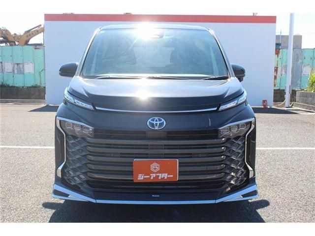 VOXY HYBRID 4WD