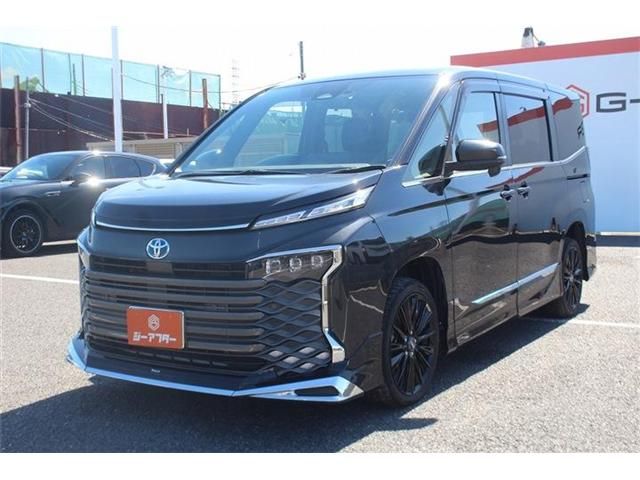 VOXY HYBRID 4WD