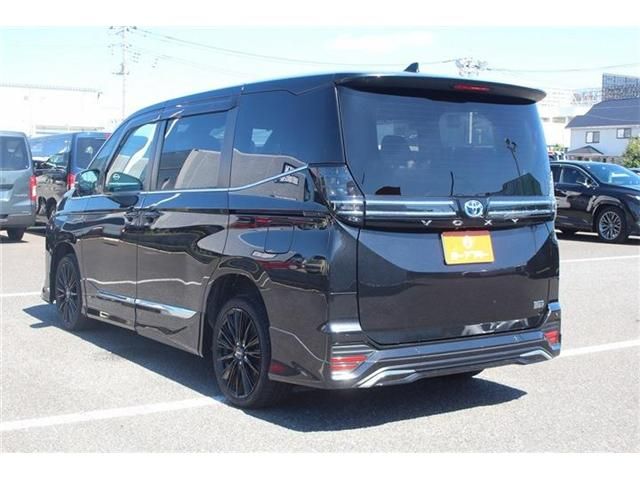 VOXY HYBRID 4WD