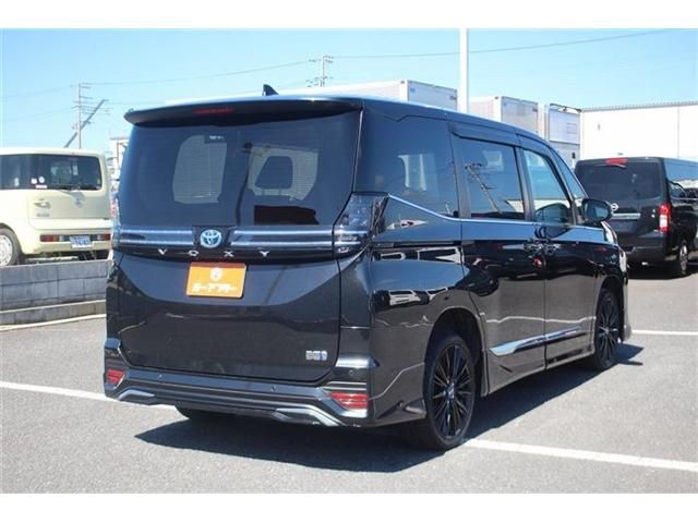 VOXY HYBRID 4WD