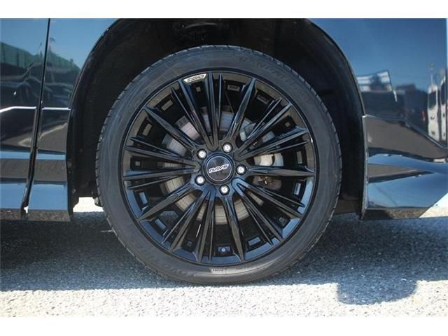VOXY HYBRID 4WD