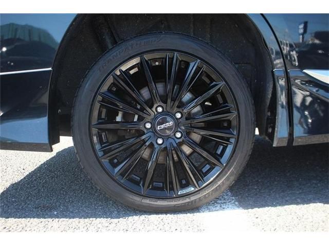 VOXY HYBRID 4WD