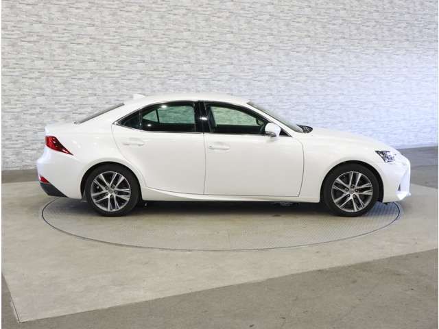 LEXUS IS200t
