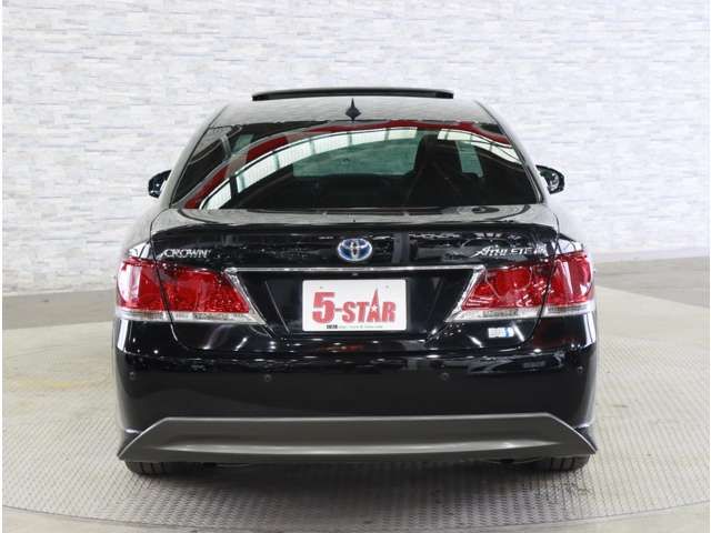 CROWN sedan hybrid