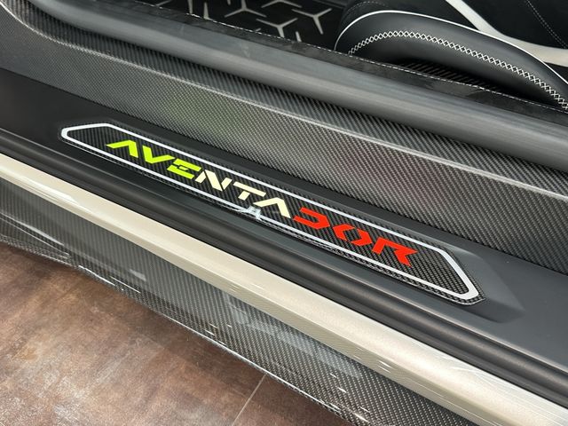 LAMBORGHINI Aventador