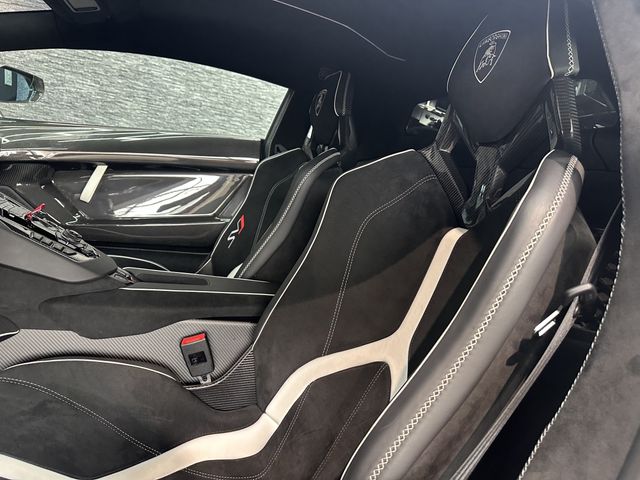 LAMBORGHINI Aventador