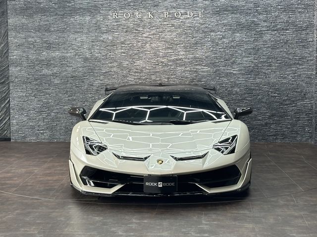 LAMBORGHINI Aventador