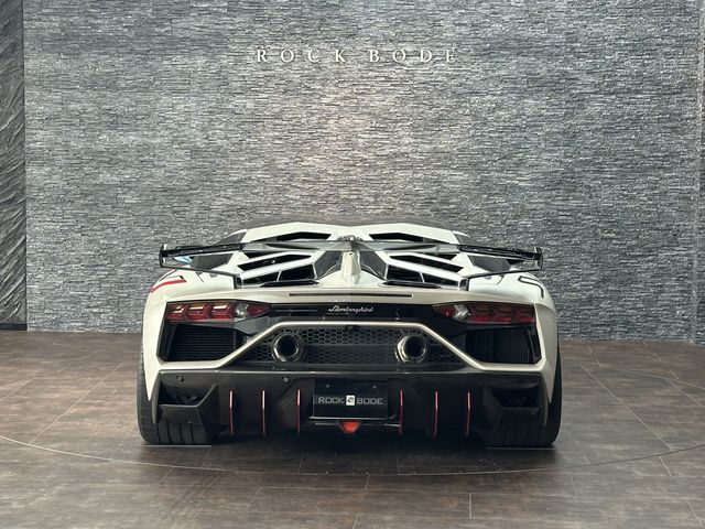 LAMBORGHINI Aventador