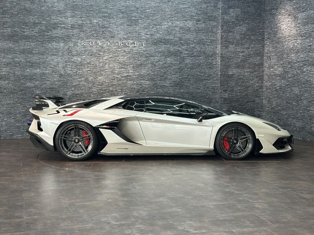 LAMBORGHINI Aventador