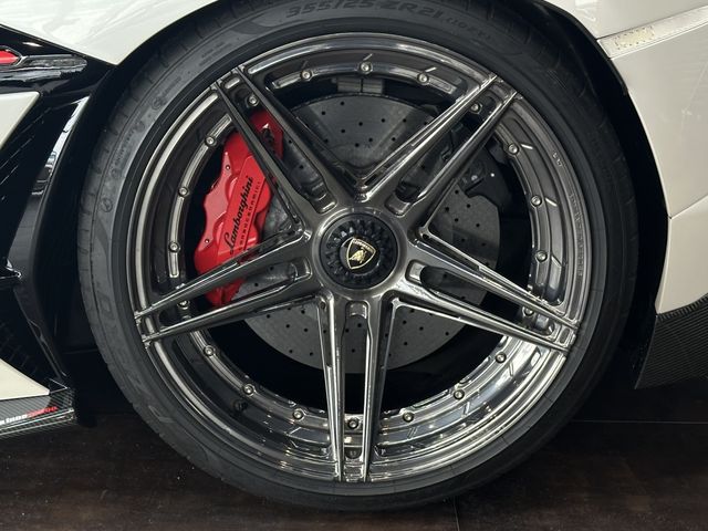 LAMBORGHINI Aventador