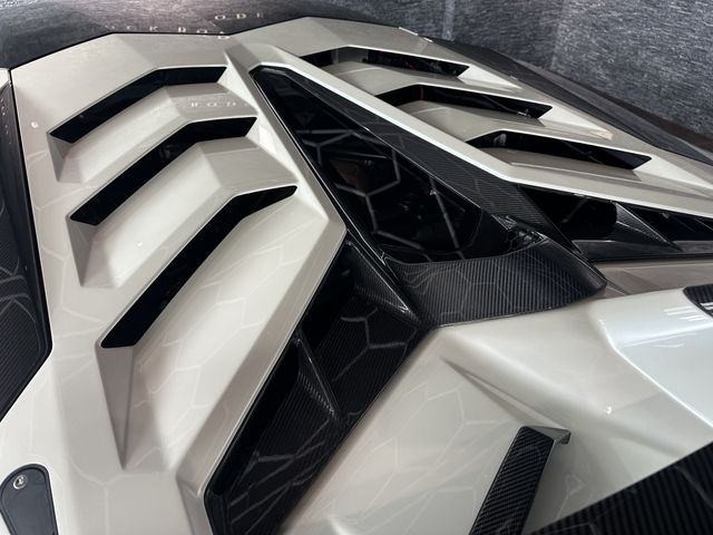LAMBORGHINI Aventador