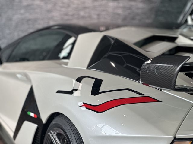 LAMBORGHINI Aventador