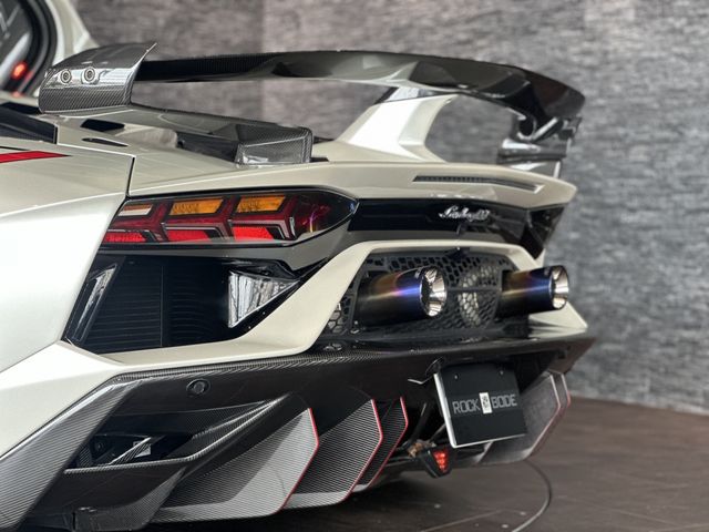 LAMBORGHINI Aventador