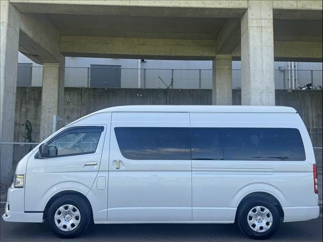 HIACE COMMUTER