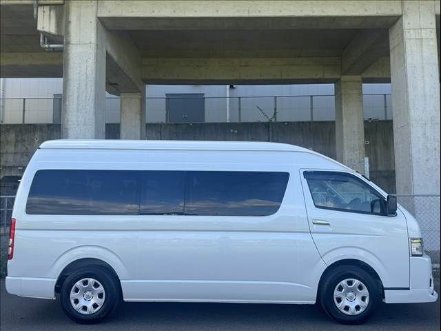 HIACE COMMUTER