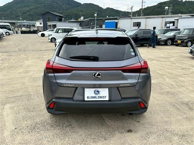 LEXUS UX200