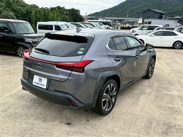 LEXUS UX200