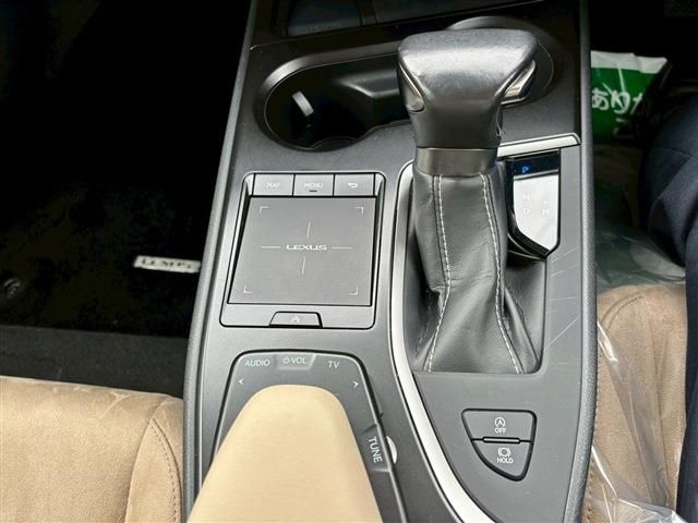 LEXUS UX200